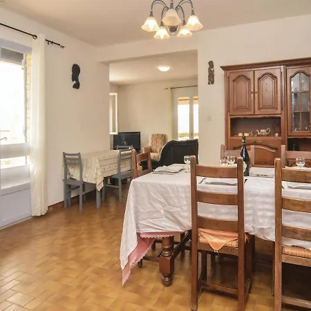 Four-bedroom In Apartment