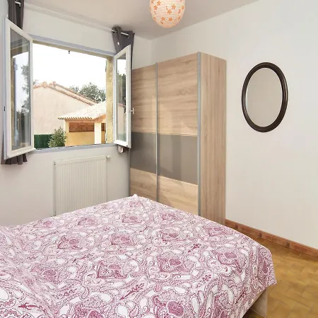 Apartment Four-bedroom In