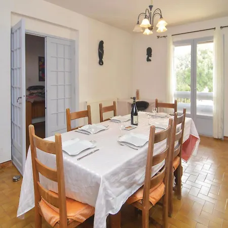 Four-bedroom In Apartment